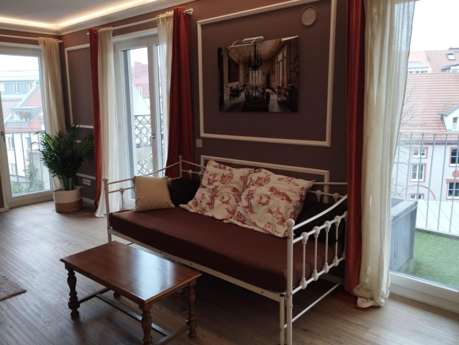 Apartment Amalien 12 Munich